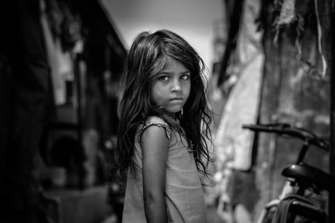 Romská holčička, referent sociálních věcí