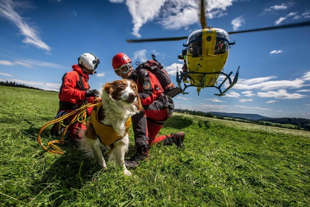Záchranáři, pes a vrtulník, výsluhy, výsluhový příspěvek, výsluhová penze
