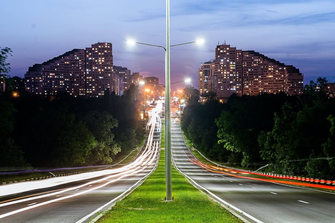 silnice, sídliště, lampy, prognóza vývoje ceny elektřiny